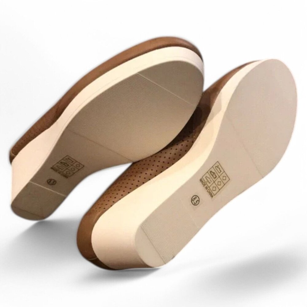 Brand New in Box Journee Collection Brown Wedges - Picture 3 of 6